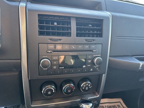 Used 2010 Jeep Liberty Sport w/ Popular Equipment Group AWD/4WD image 10
