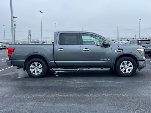 Used 2017 Nissan Titan SV image 4
