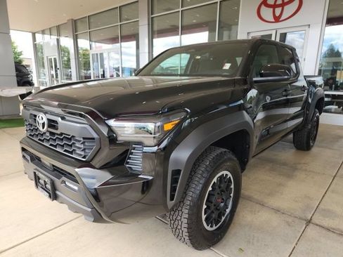 Certified 2025 Toyota Tacoma TRD Off-Road AWD/4WD image 6