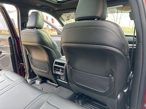 Used 2025 Jeep Grand Cherokee Limited w/ Black Appearance Package image 32