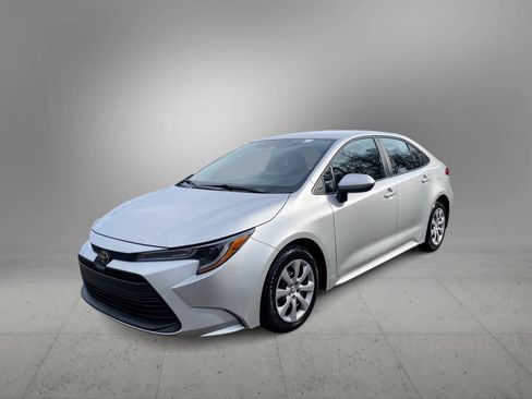 Used 2025 Toyota Corolla LE image 5
