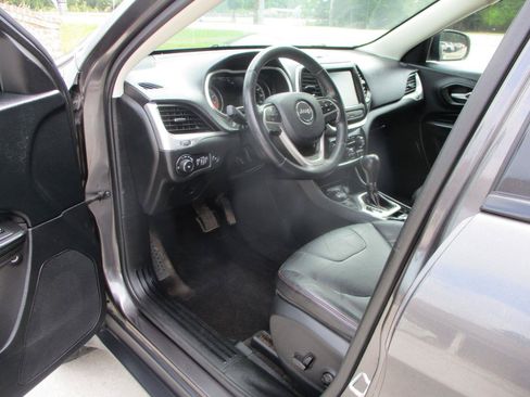 Used 2014 Jeep Cherokee Trailhawk w/ Comfort/Convenience Group AWD/4WD image 13