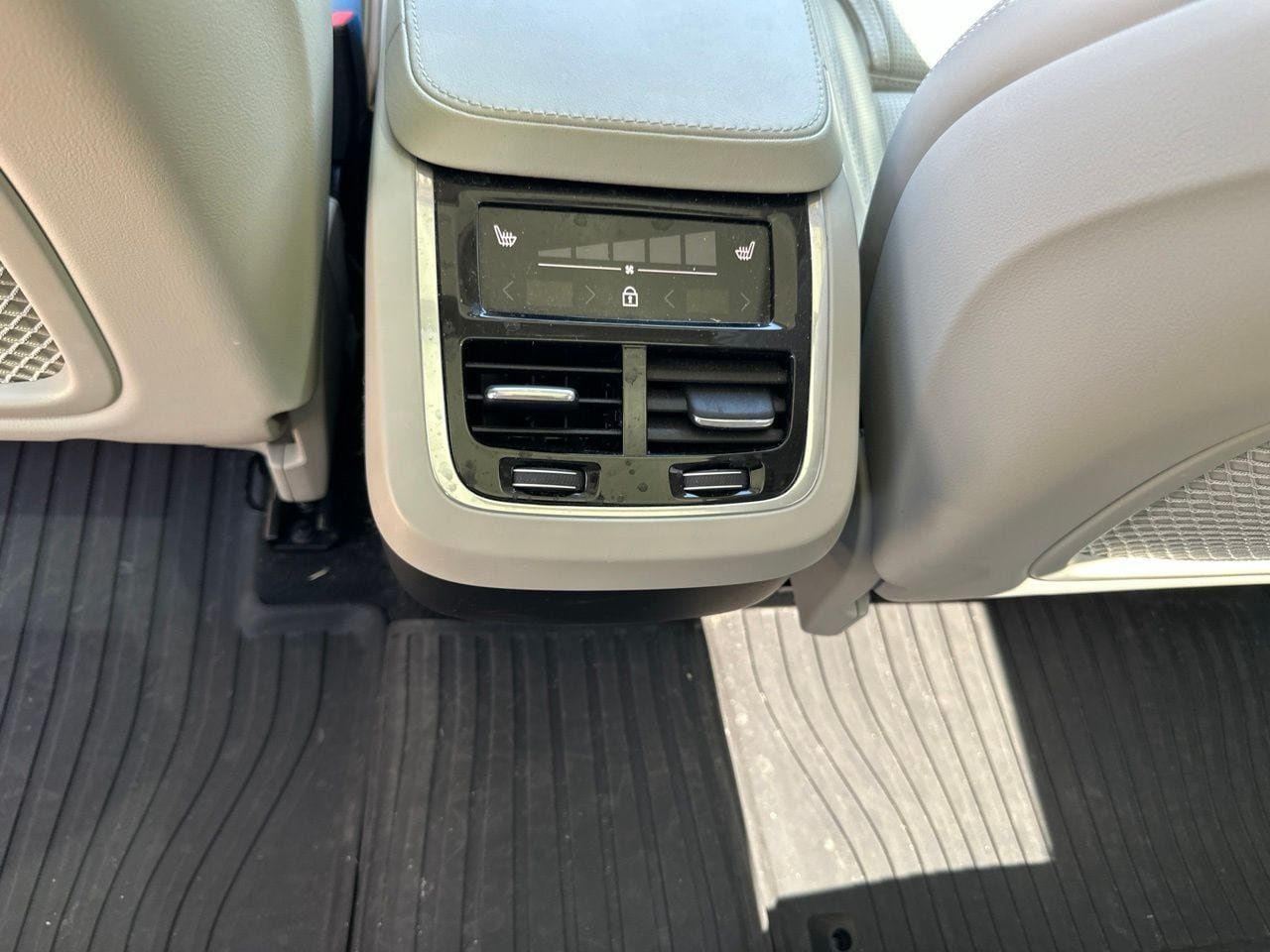 Used 2023 Volvo XC90 B6 Ultimate w/ Protection Package Premier AWD/4WD image 7