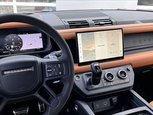 Used 2023 Land Rover Defender 110 V8 image 6