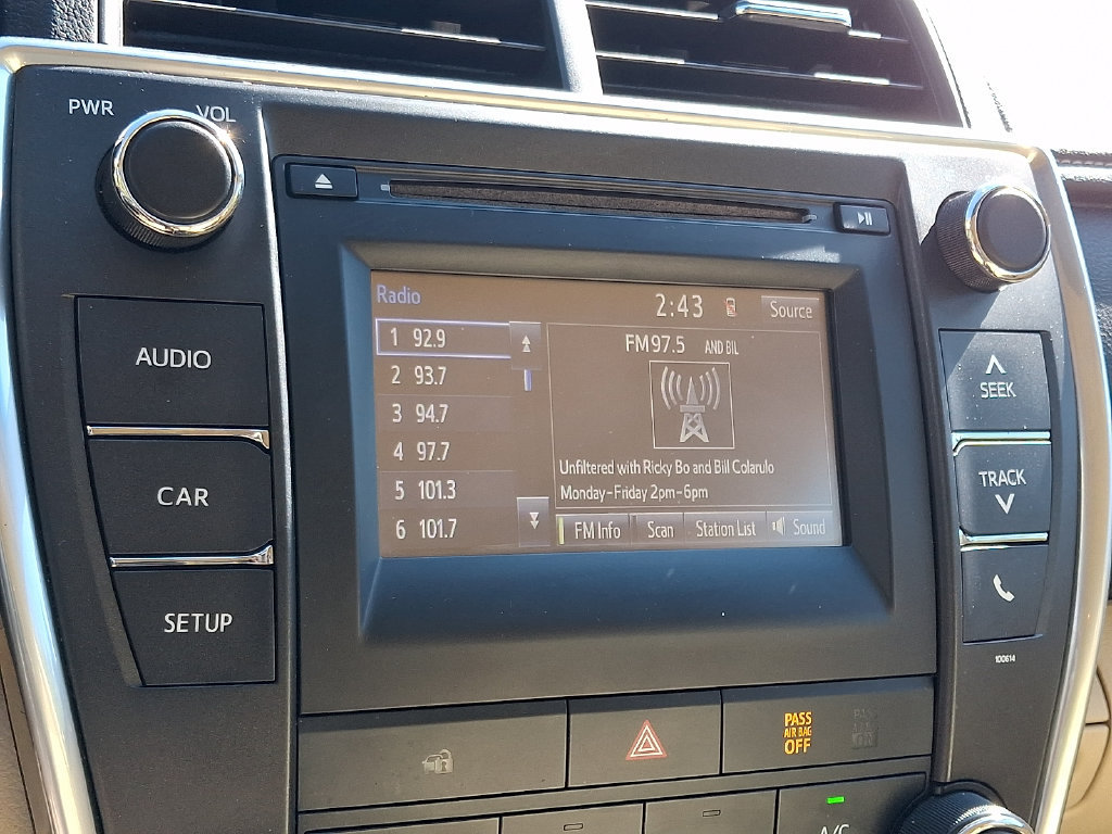 Used 2017 Toyota Camry LE FWD image 16