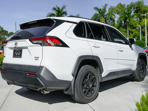 Used 2020 Toyota RAV4 XLE image 9