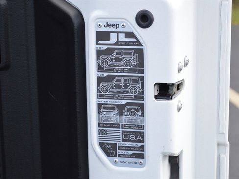 Used 2020 Jeep Wrangler Unlimited Sahara image 39