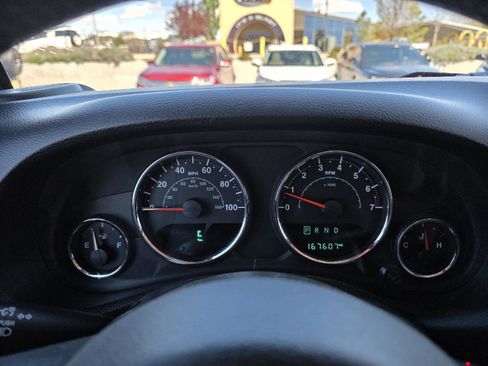 Used 2016 Jeep Wrangler Unlimited Rubicon w/ Connectivity Group image 14