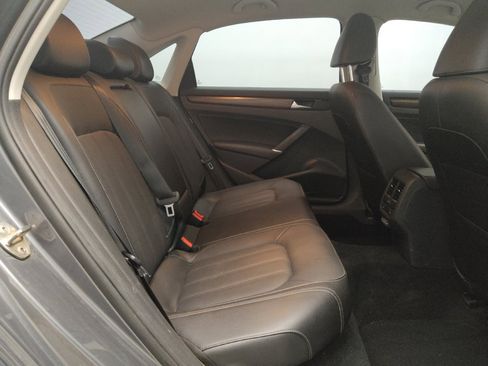 Used 2022 Volkswagen Passat 2.0T FWD image 19