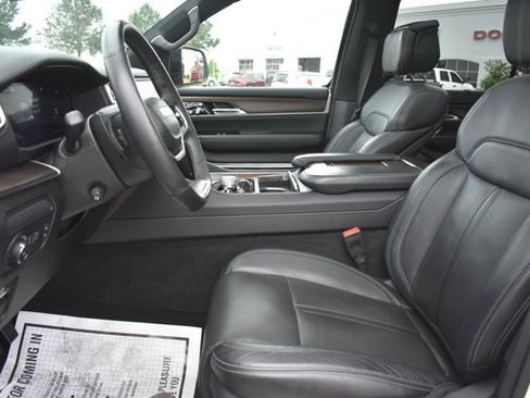 Used 2023 Jeep Grand Wagoneer 4WD image 15