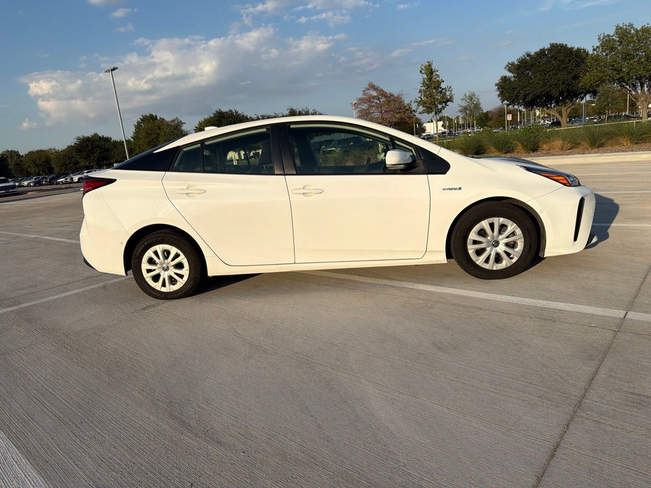 Used 2022 Toyota Prius LE FWD image 6