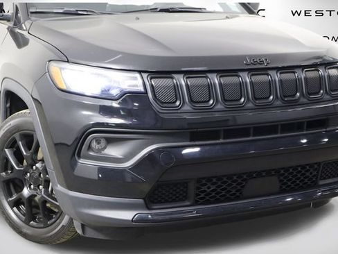 Used 2022 Jeep Compass Latitude FWD image 43