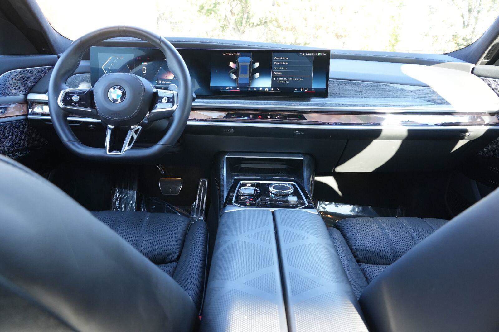 Used 2025 BMW 760i xDrive w/ Executive Package AWD/4WD image 24