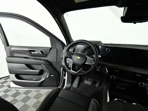 New 2025 Chevrolet Suburban Premier image 19