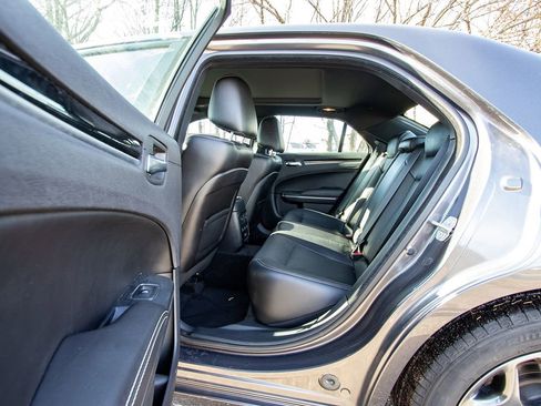 Used 2018 Chrysler 300 S w/ Safetytec Plus Group image 26