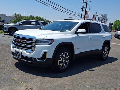 Used 2023 GMC Acadia SLE w/ Driver Convenience Package FWD image 3