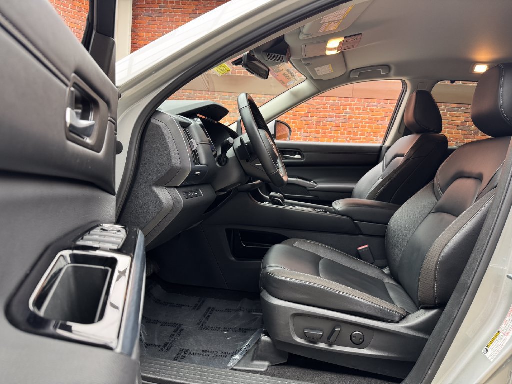 Used 2025 Nissan Pathfinder SL AWD/4WD image 22