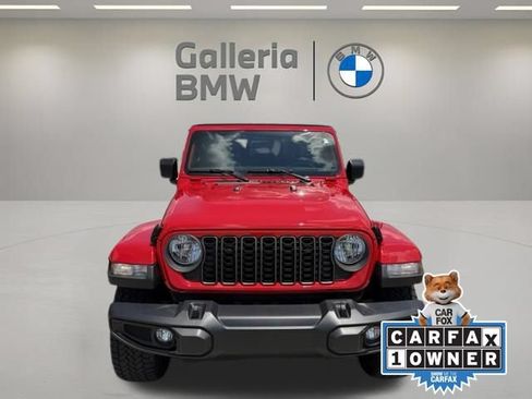 Used 2025 Jeep Gladiator Sport AWD/4WD image 3