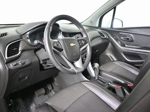 Used 2022 Chevrolet Trax LT w/ LT Convenience Package image 22