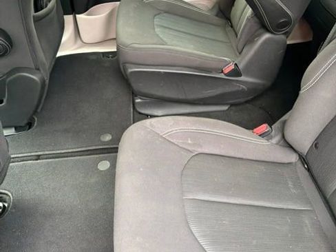 Used 2020 Chrysler Voyager LX FWD image 9