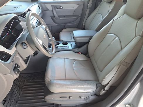 Used 2016 Chevrolet Traverse LT image 9
