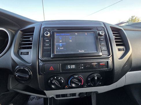 Used 2014 Toyota Tacoma 4x4 Regular Cab image 11