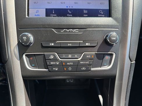 Used 2020 Ford Fusion SE image 31