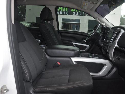 Used 2018 Nissan Titan SV w/ SV Convenience Package RWD image 36