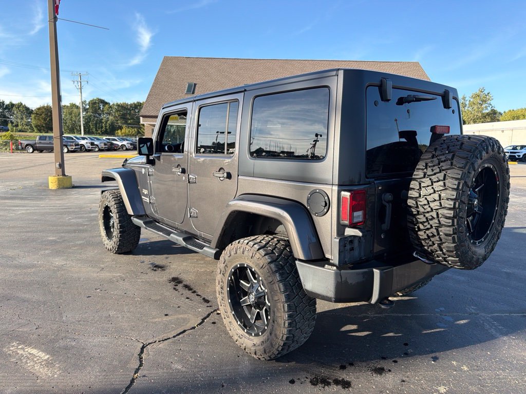 Used 2018 Jeep Wrangler Unlimited Sahara AWD/4WD image 2