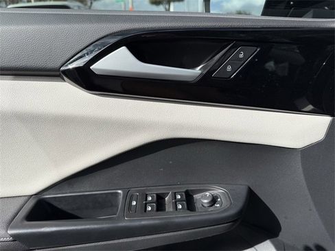 Used 2025 Volkswagen Taos S image 21