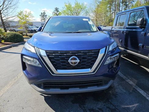 Used 2023 Nissan Rogue SV image 3