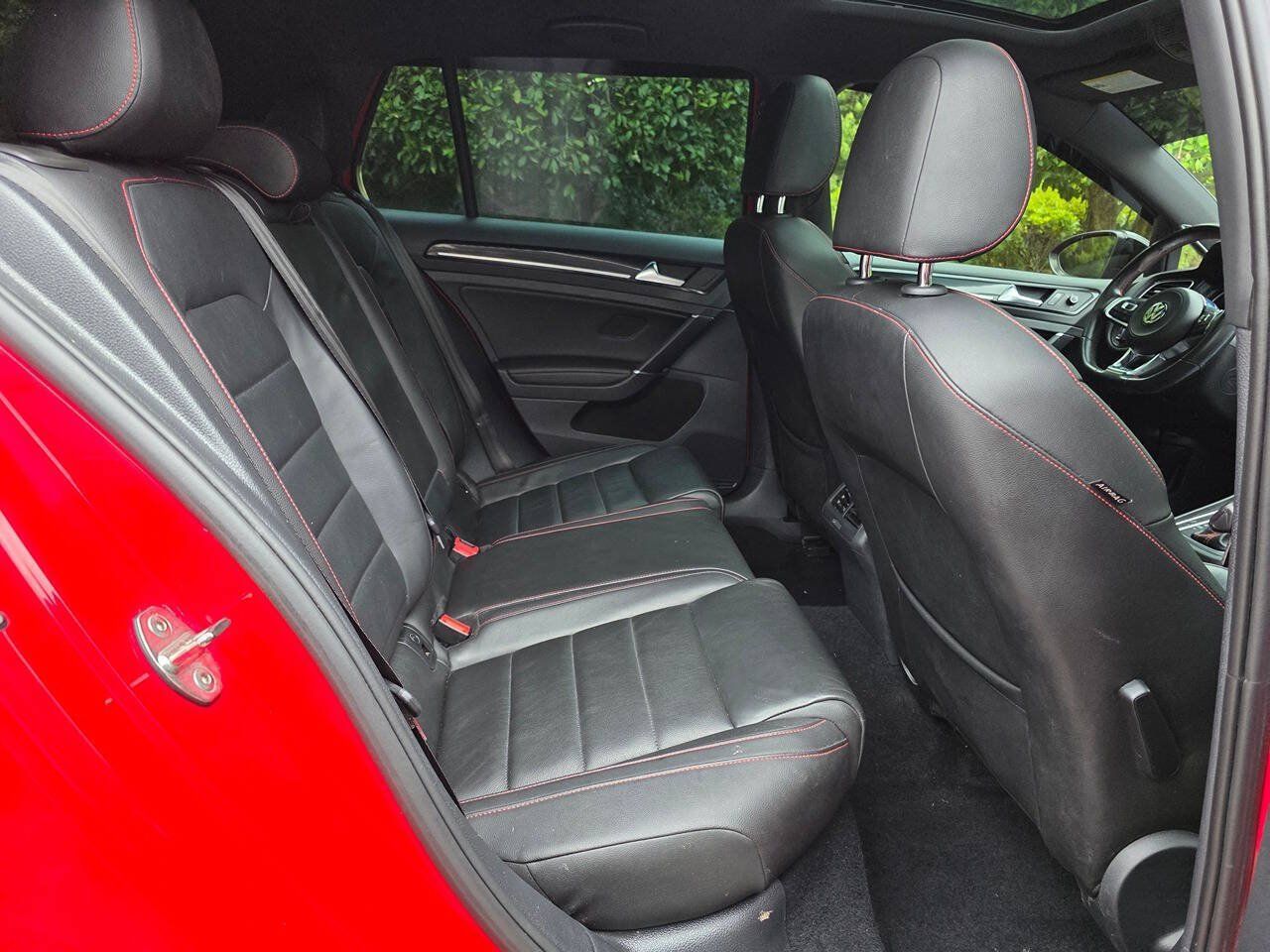 Used 2017 Volkswagen GTI SE FWD image 30