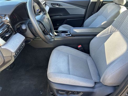 Used 2025 Toyota Camry LE w/ Convenience Package image 16