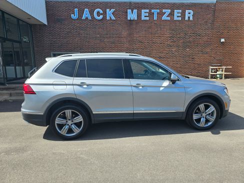 Certified 2021 Volkswagen Tiguan SEL AWD/4WD image 8