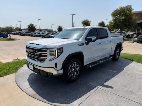 Used 2025 GMC Sierra 1500 SLT AWD/4WD image 3