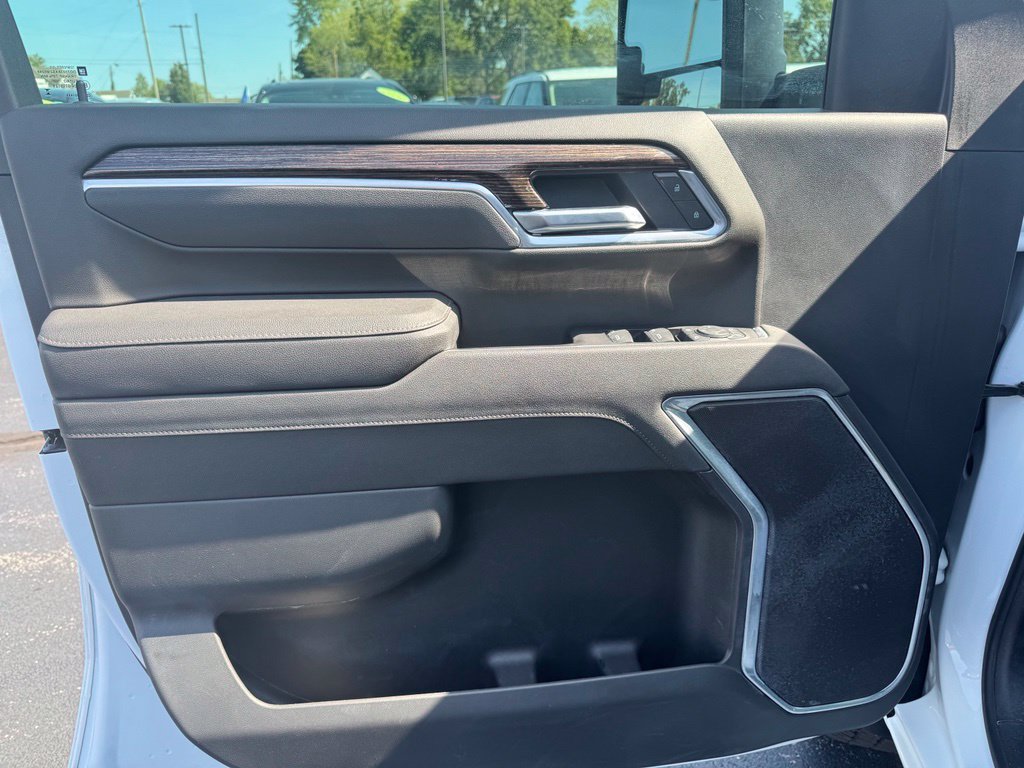 Used 2025 GMC Sierra 2500 SLE w/ SLE Value Package; AWD/4WD image 2