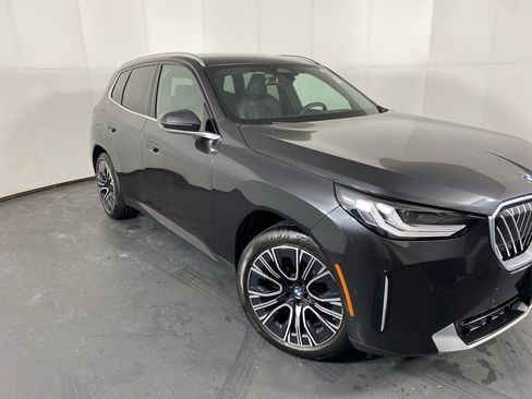 Used 2025 BMW X3 xDrive30i w/ Premium Package image 4