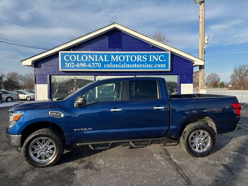 Used 2017 Nissan Titan SV image 1