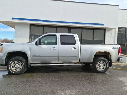 Used 2010 GMC Sierra 2500 SLE w/ SLE Preferred Package image 4