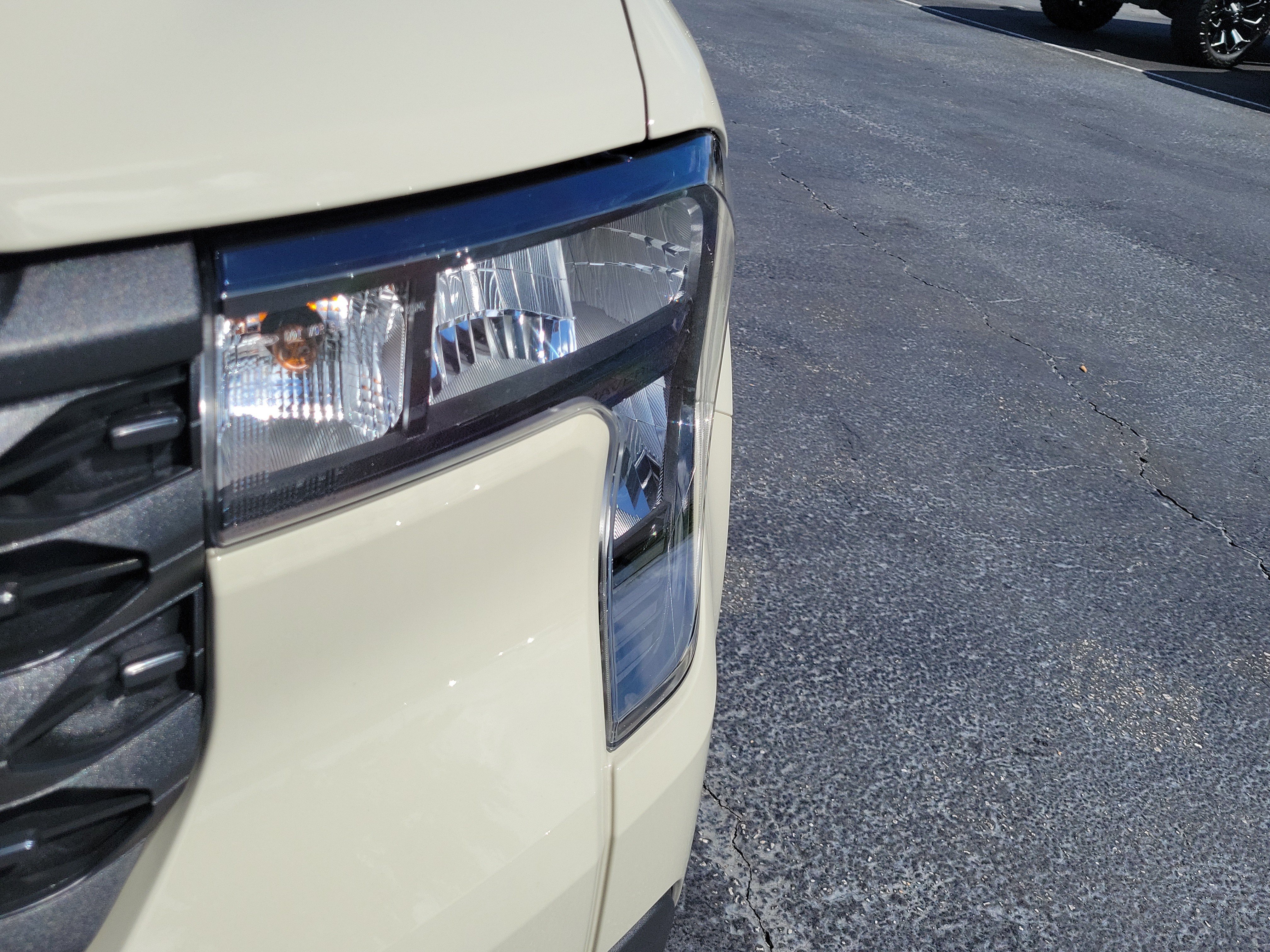 Certified 2025 Ford Maverick XLT FWD image 3