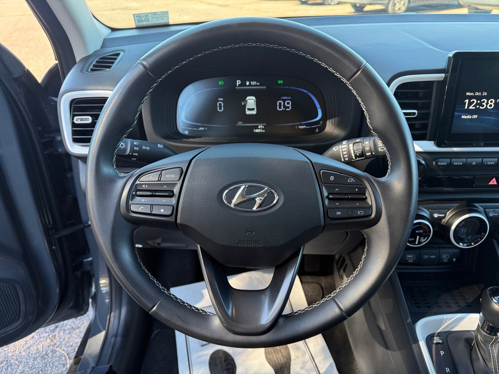 Used 2024 Hyundai Venue Limited FWD image 9