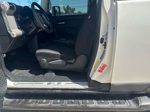 Used 2012 Toyota FJ Cruiser 2WD w/ Convenience Pkg image 22