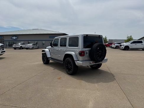 Used 2023 Jeep Wrangler Unlimited Sahara AWD/4WD image 5