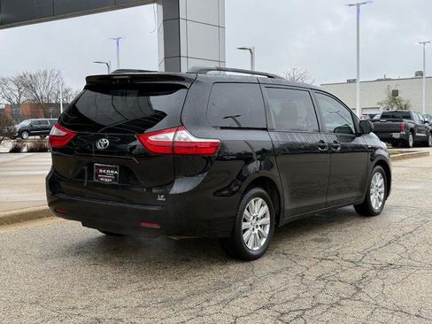 Used 2017 Toyota Sienna LE AWD/4WD image 3