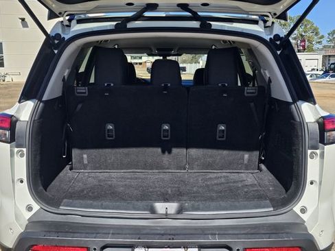 Used 2024 Nissan Pathfinder SV image 29