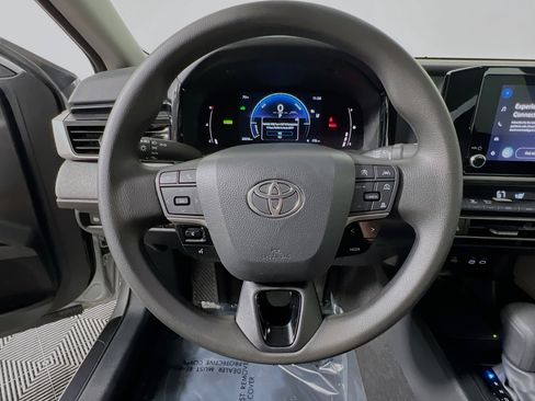Used 2025 Toyota Camry LE FWD image 18