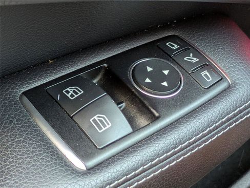 Used 2018 Mercedes-Benz SL 550 image 26