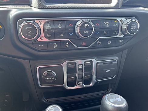 Used 2021 Jeep Wrangler Unlimited Sahara AWD/4WD image 27