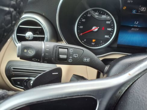 Used 2022 Mercedes-Benz GLC 300 4MATIC image 27