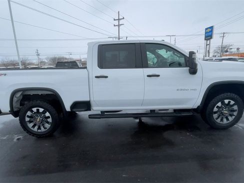 Used 2024 Chevrolet Silverado 2500 Custom w/ Custom Value Package image 9